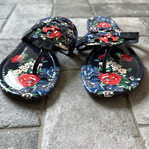 Tory Burch Miller Printed Patent Sandal size 7 EUC navy floral - Picture 2 of 5